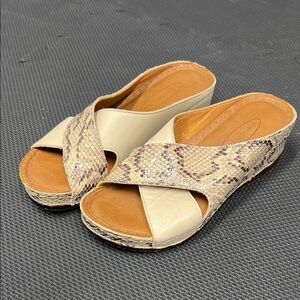 Sheridan Mia Cream and Tan Sandals Cross-Strap Design